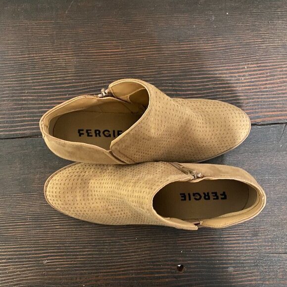 NWOT Fergie Bianca Ankle Boots/Booties. Tan. Size 8. - Picture 4 of 5